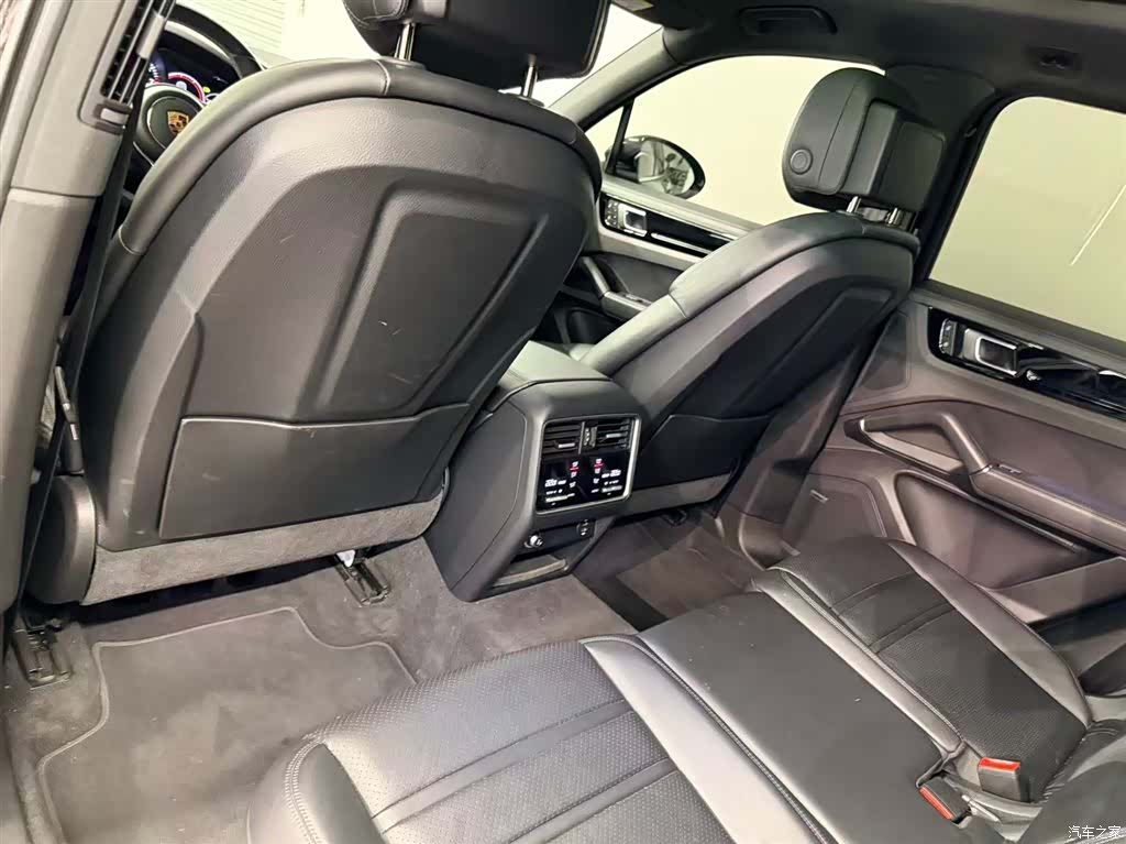 Porsche Cayenne, 2022 11