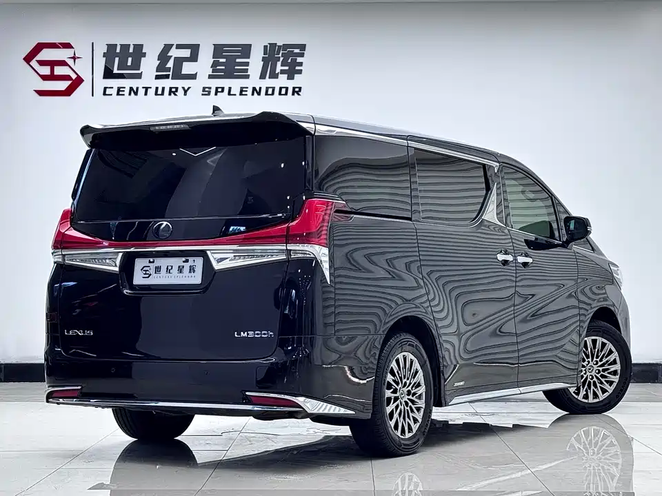 Lexus LM