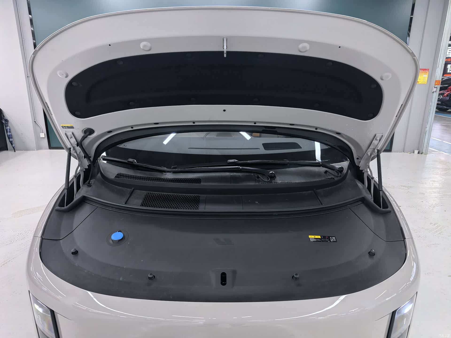 Li Auto i8, 2025 24