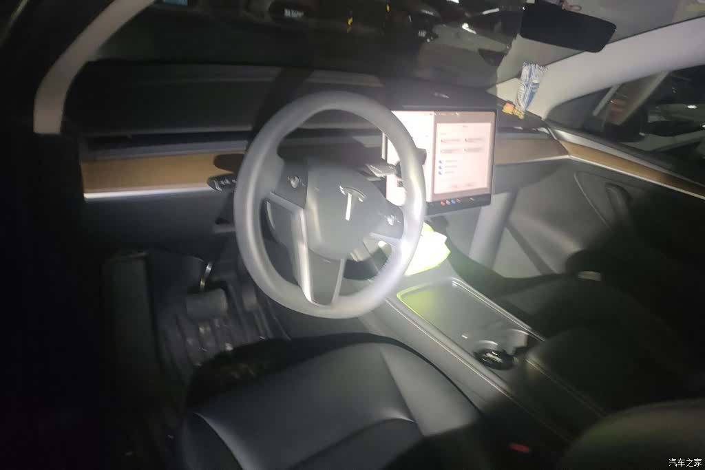 Tesla Model Y, 2021 12