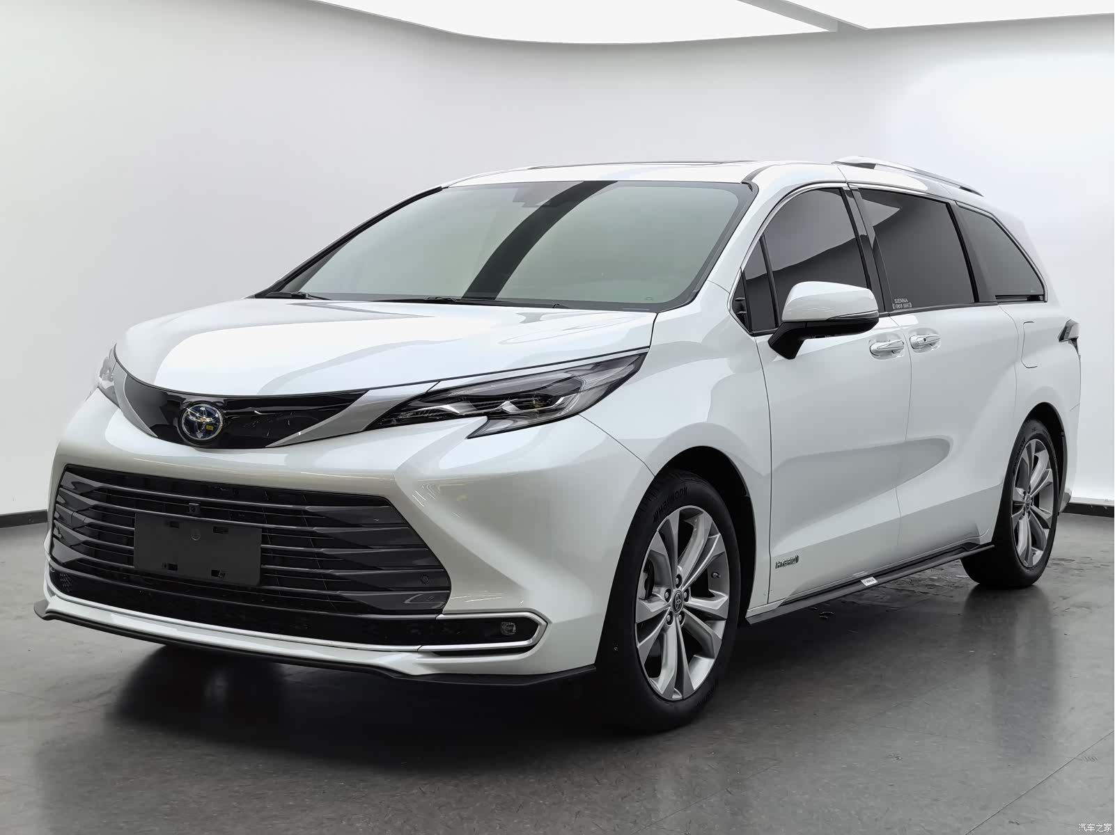 Toyota Sienna, 2024 1