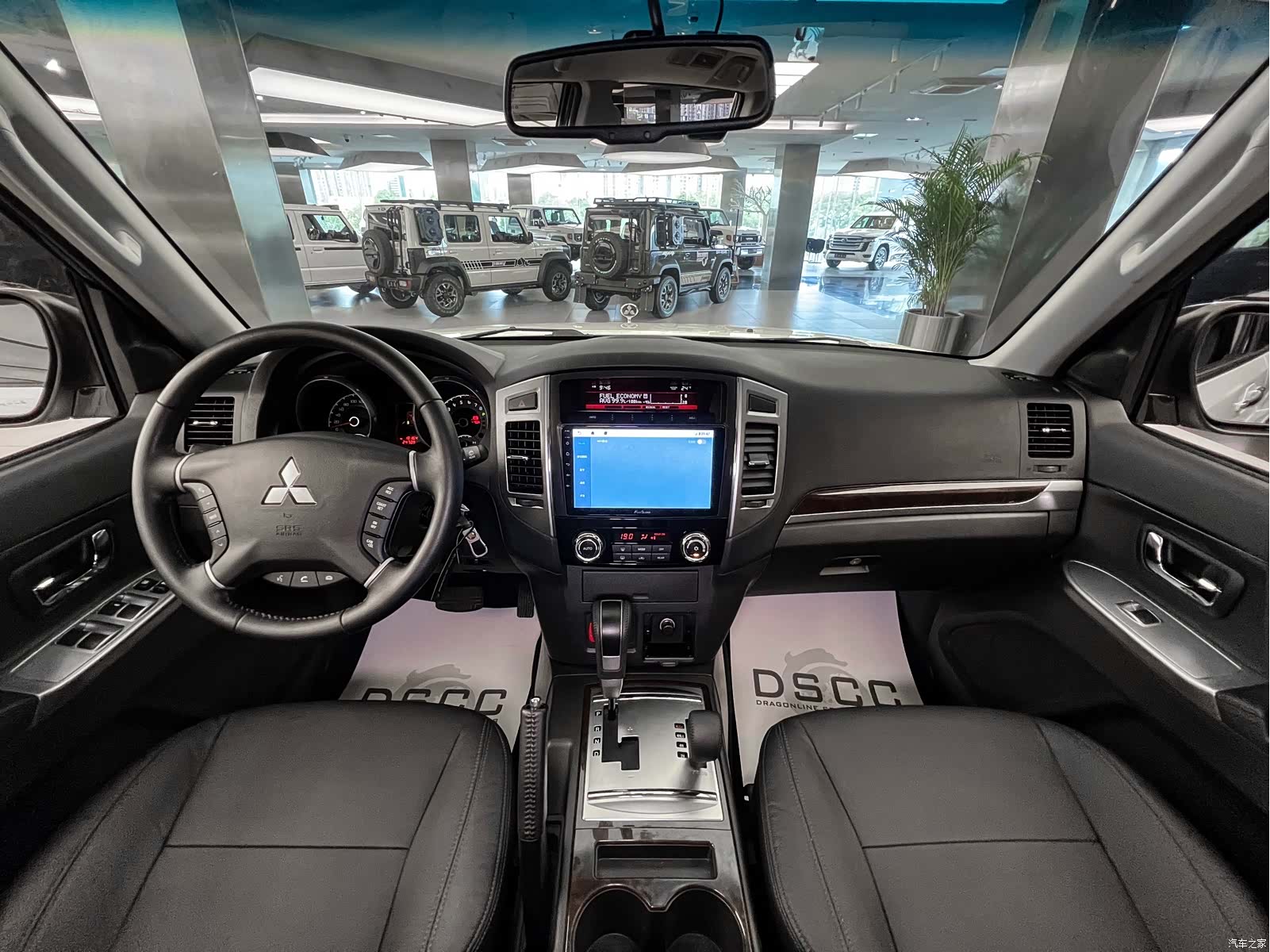 Mitsubishi Pajero, 2025 11