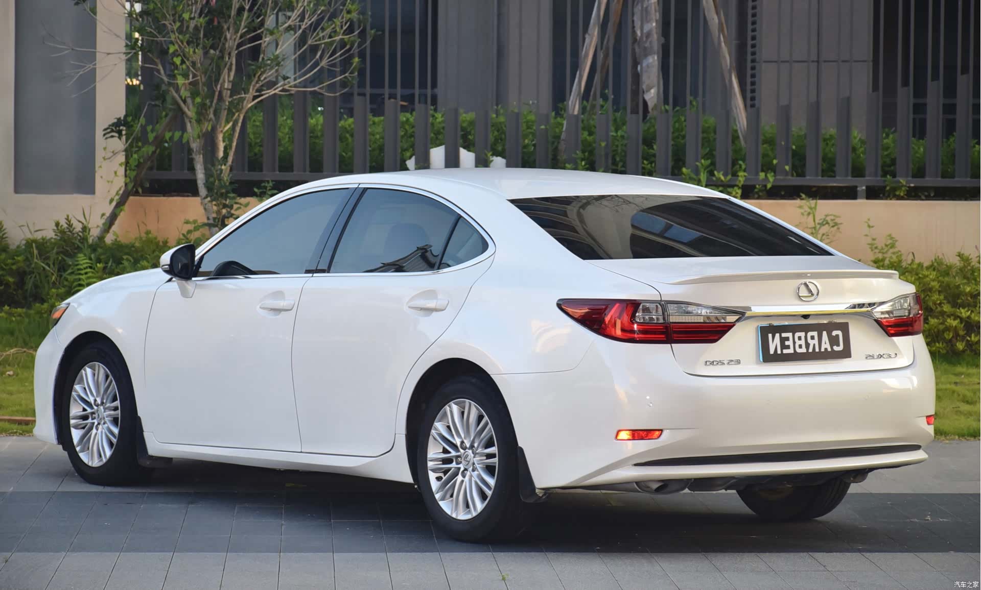 Lexus ES, 2017 8