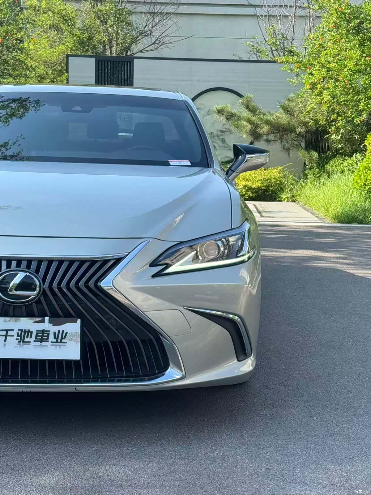 Lexus ES, 2019 3