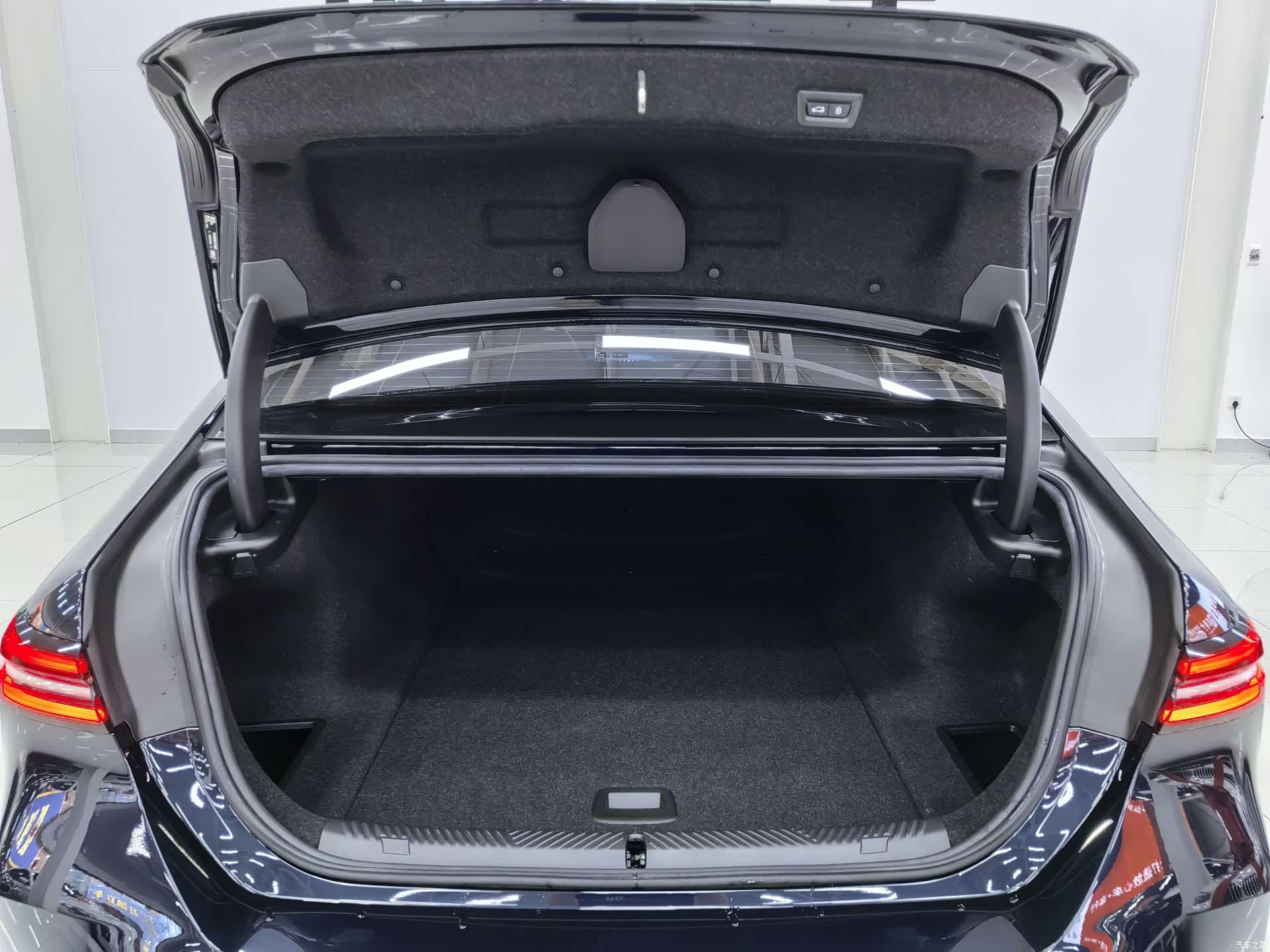 BMW i5, 2024 15