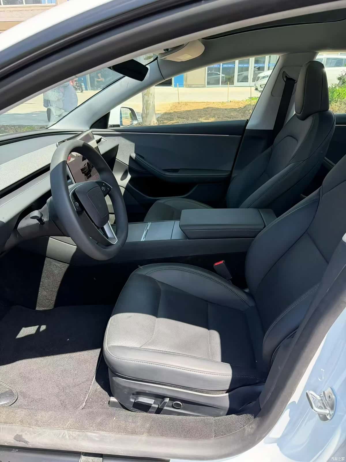 Tesla Model 3, 2025 3
