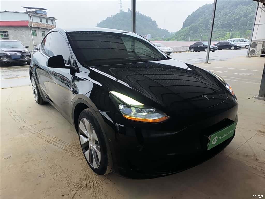 Tesla Model Y, 2023 4