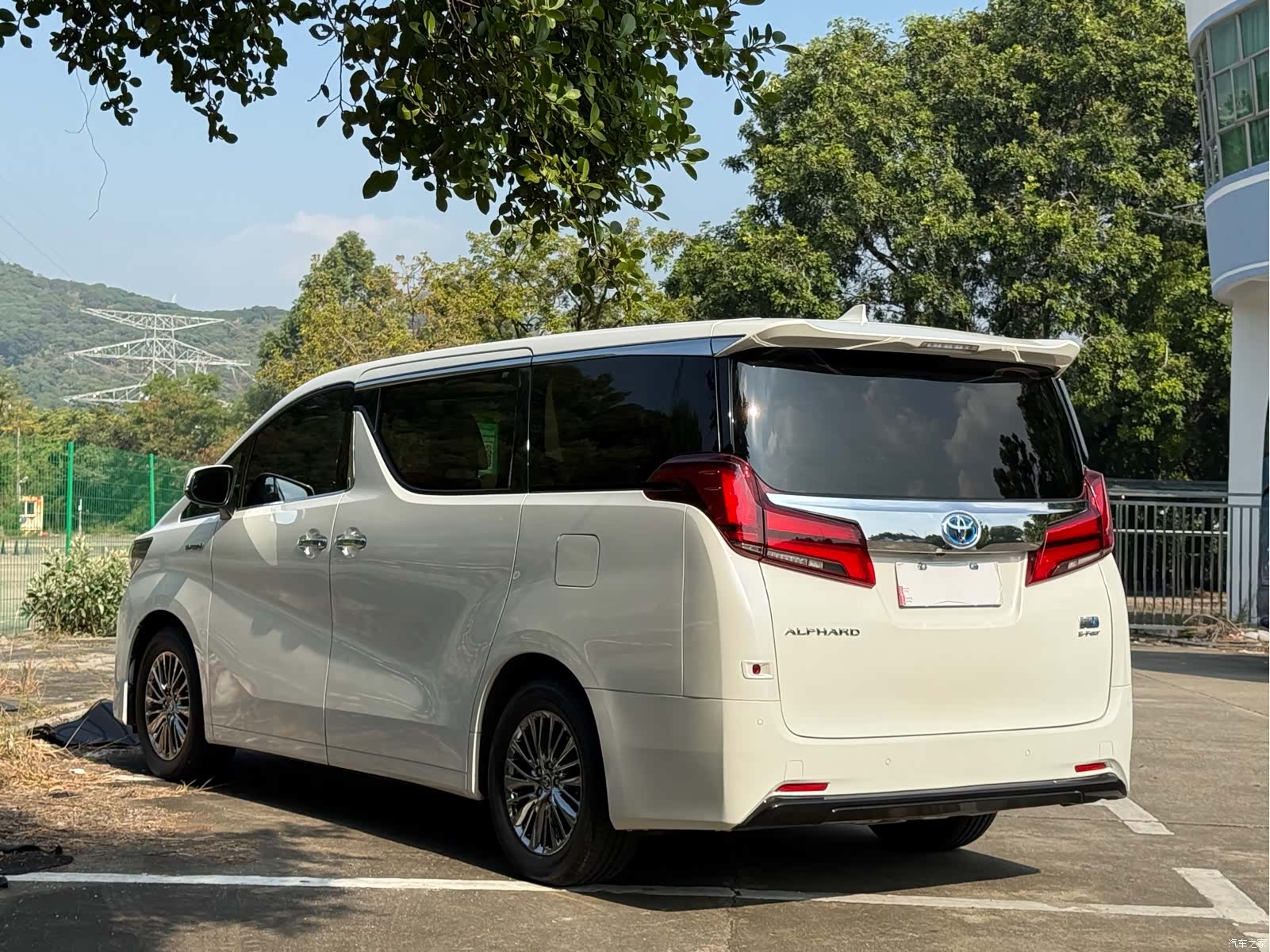 Toyota Alphard, 2021 9