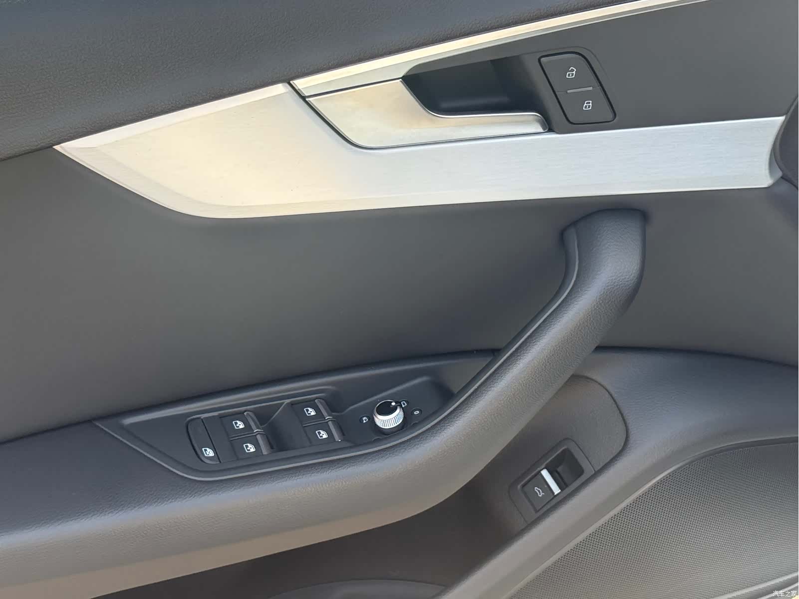 Audi A4L, 2022 все фото