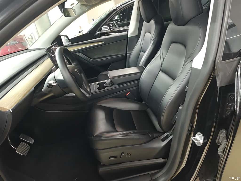 Tesla Model Y, 2023 15