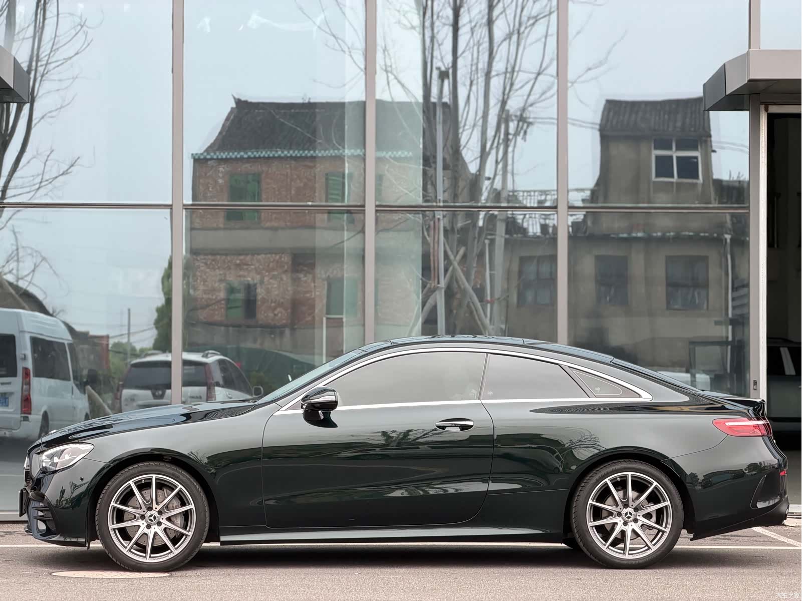 Mercedes-Benz E-Class, 2024 3