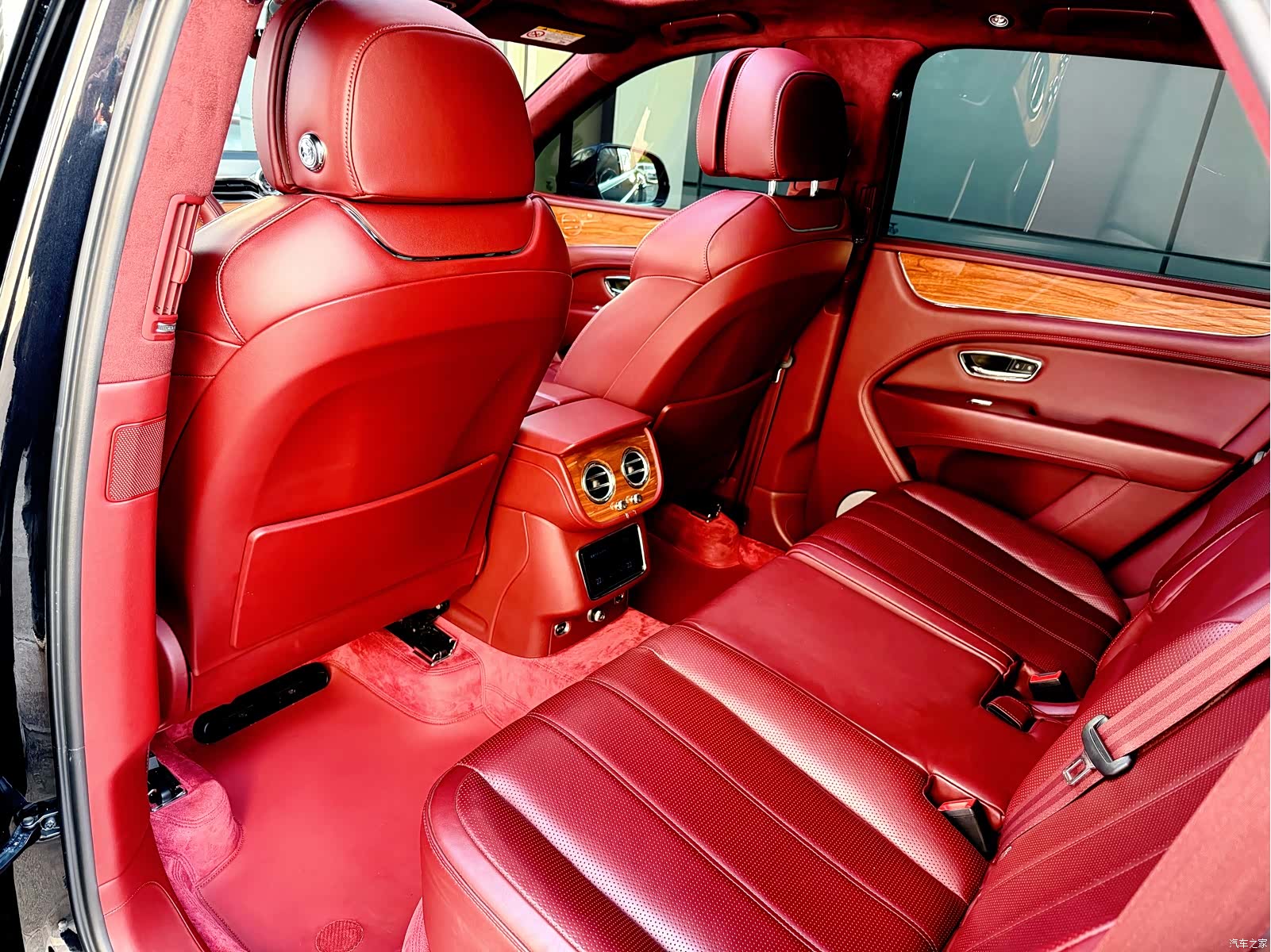 Bentley Bentayga, 2021 32