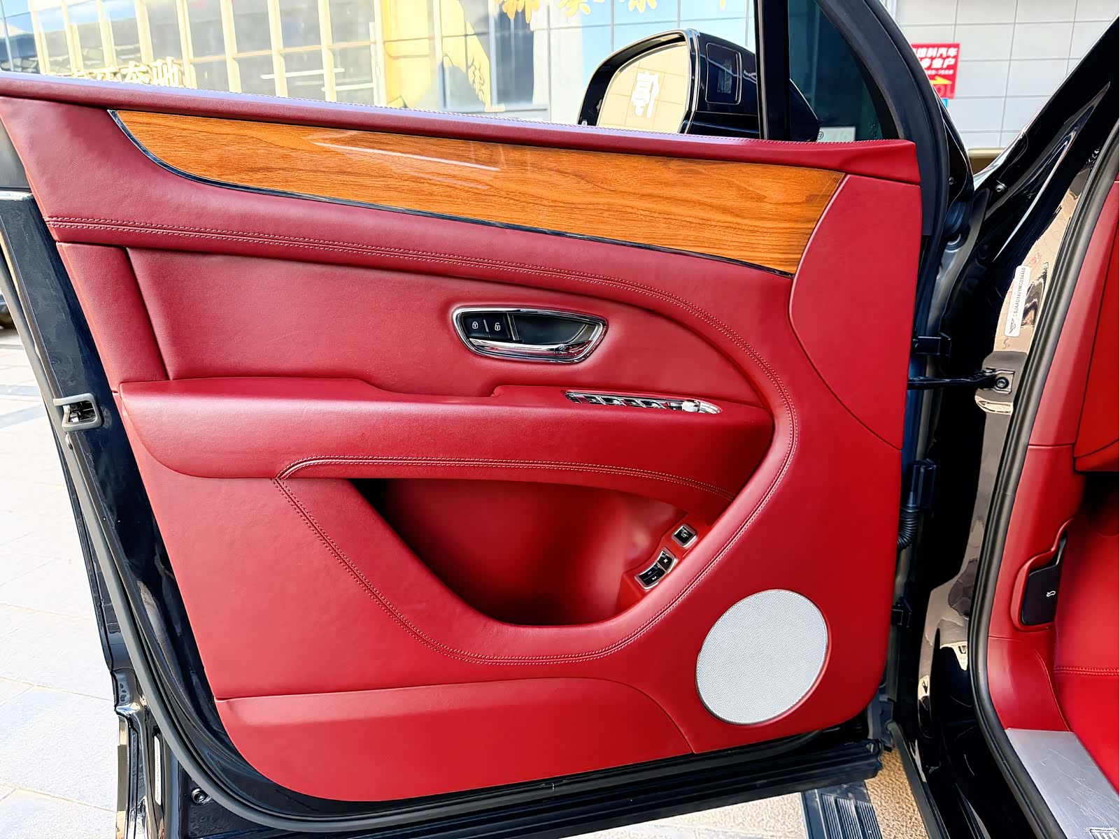 Bentley Bentayga, 2021 24