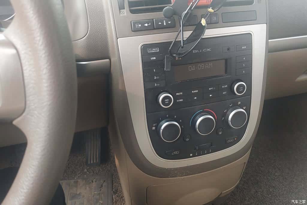 Buick GL8, 2017 13