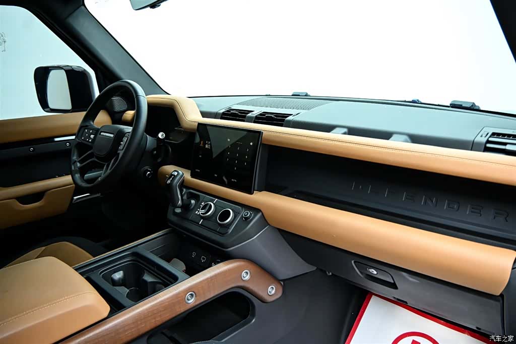 Land Rover Defender, 2024 16