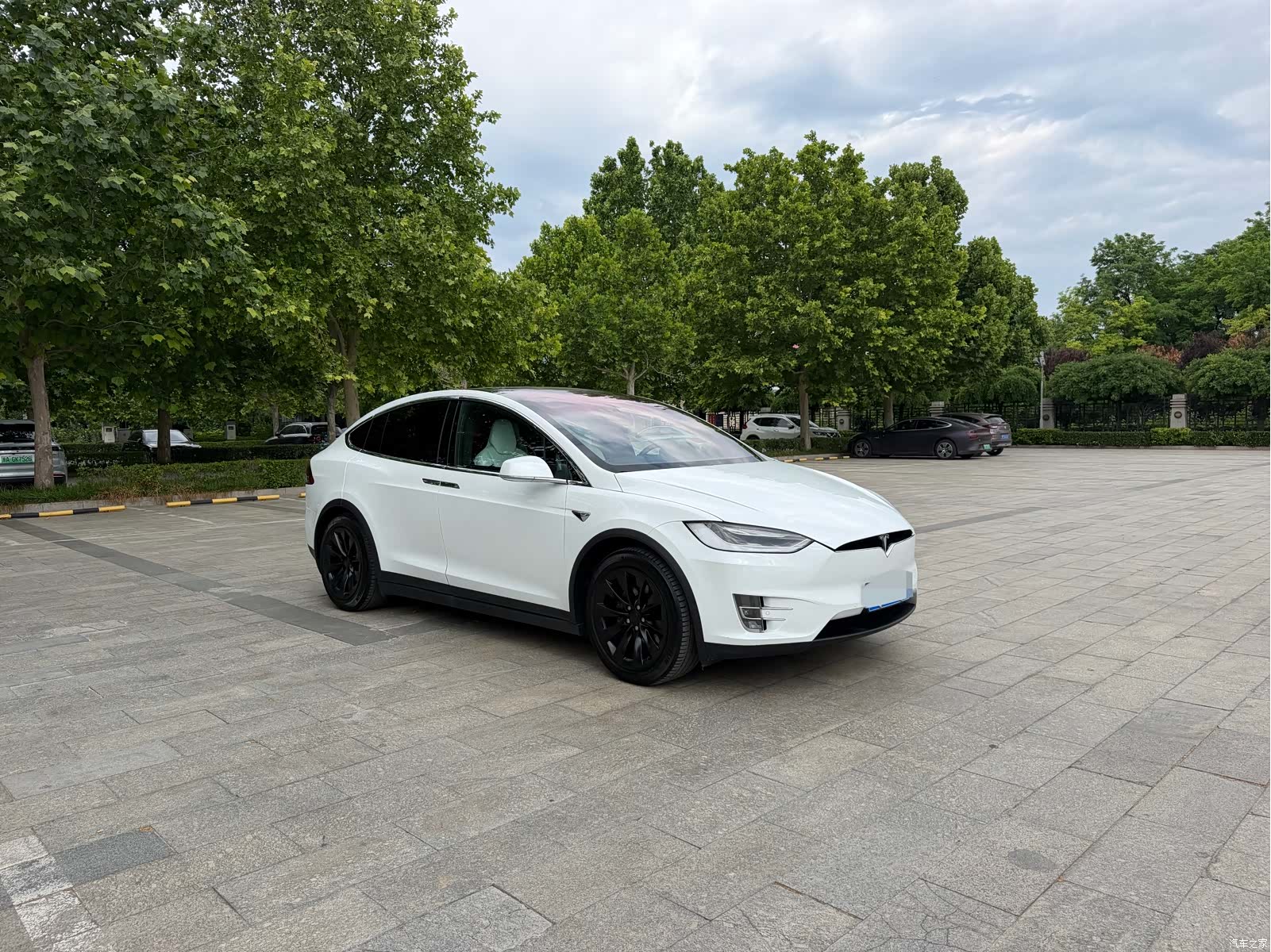 Tesla Model X, 2017 3