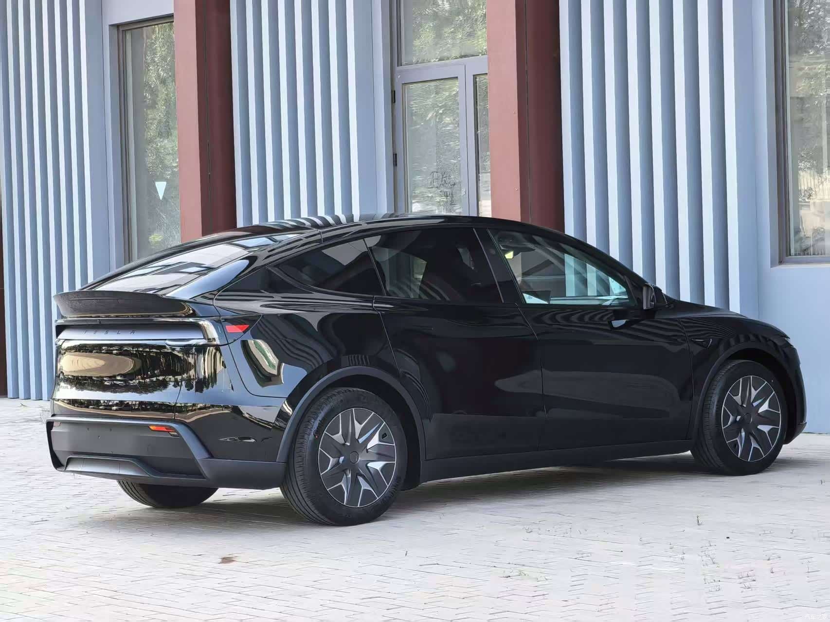 Tesla Model Y, 2026 9