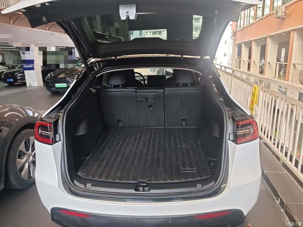 Tesla Model Y, 2023 19