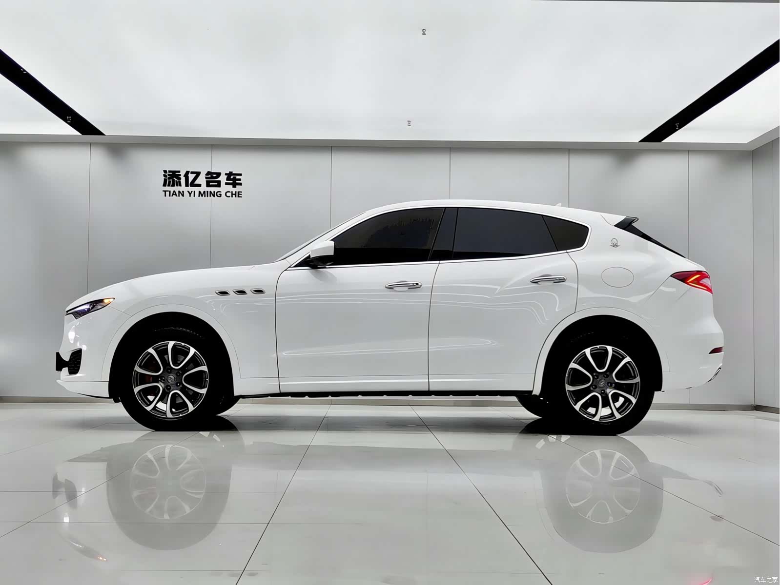 Maserati Levante, 2017 все фото
