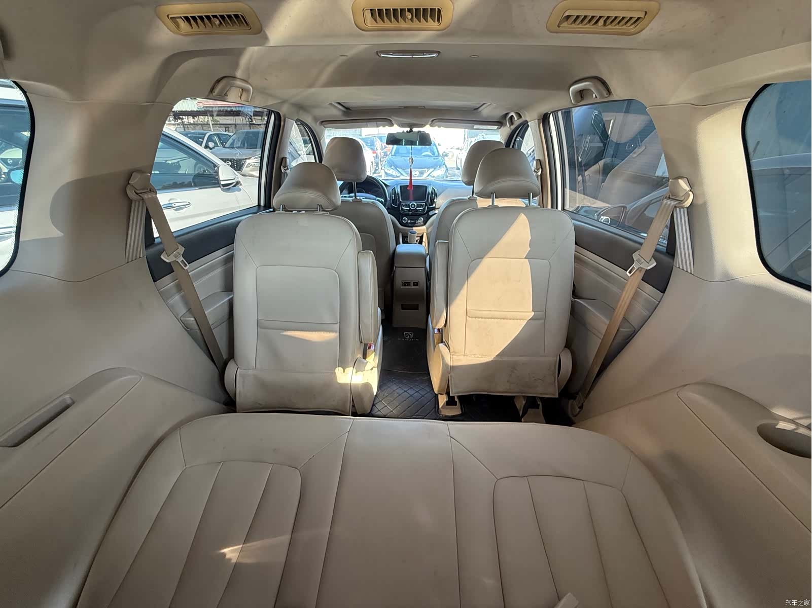 Wuling 730, 2015 10