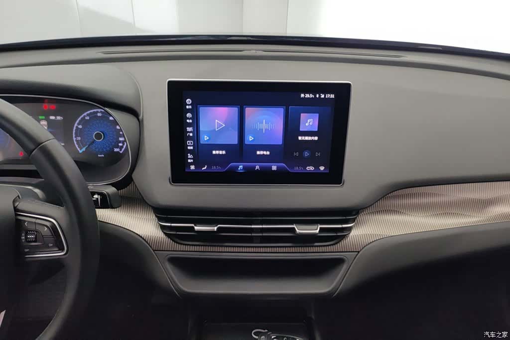Hongqi QM5, 2024 13