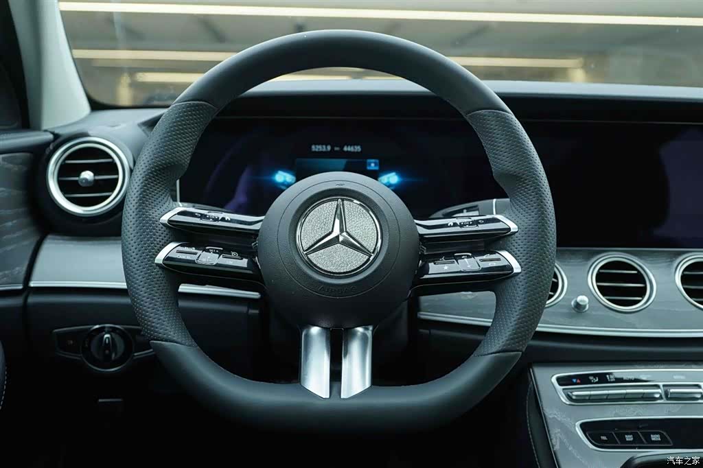 Mercedes-Benz E-Class, 2022 16