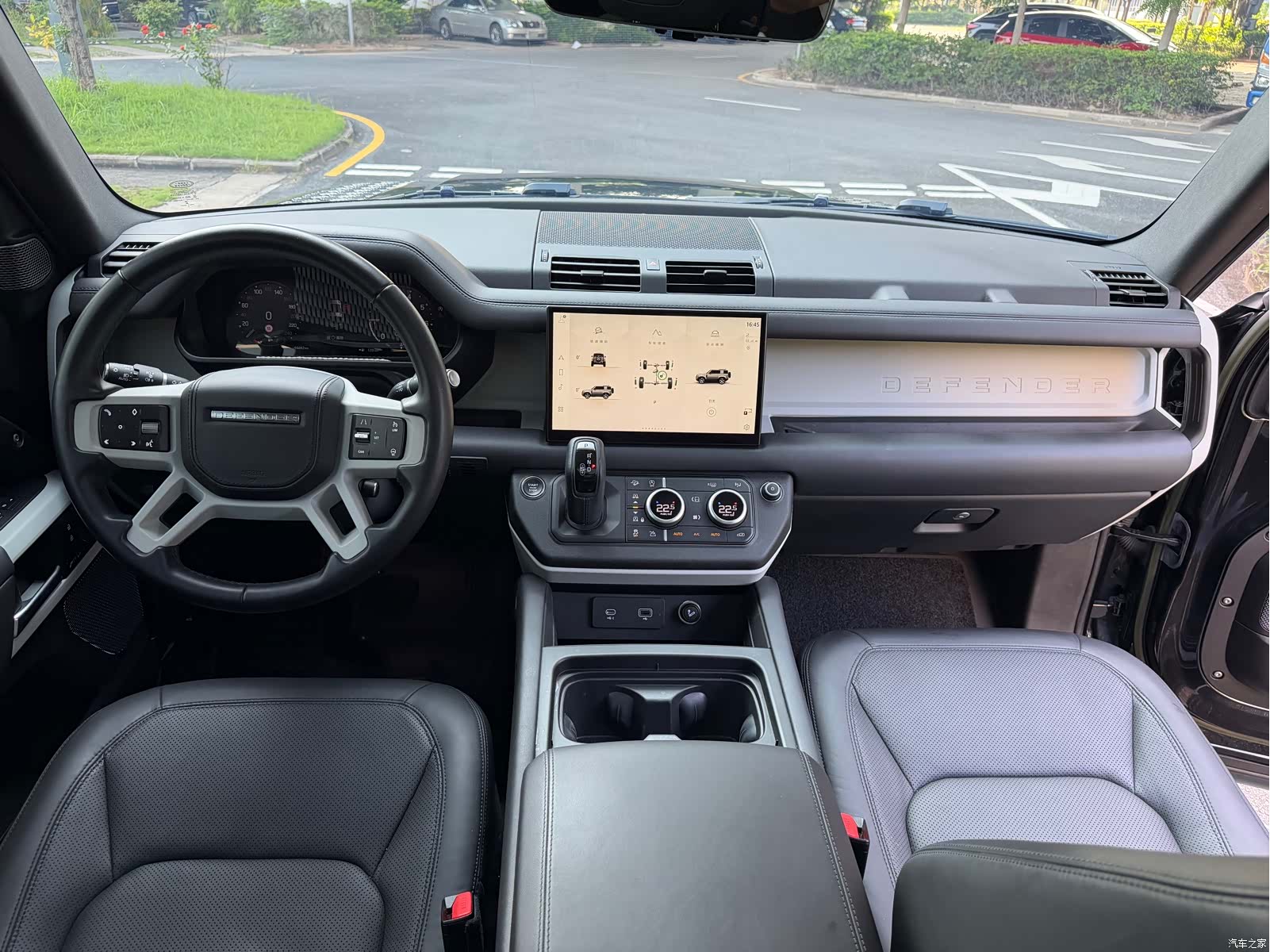 Land Rover Defender, 2023 11