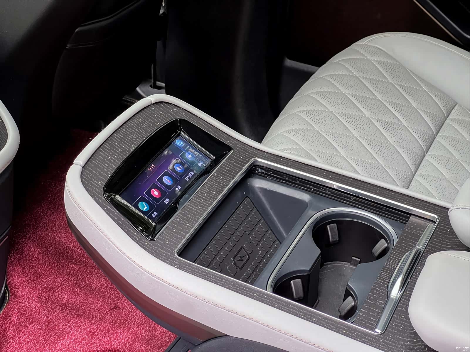 Lincoln Navigator, 2025 21