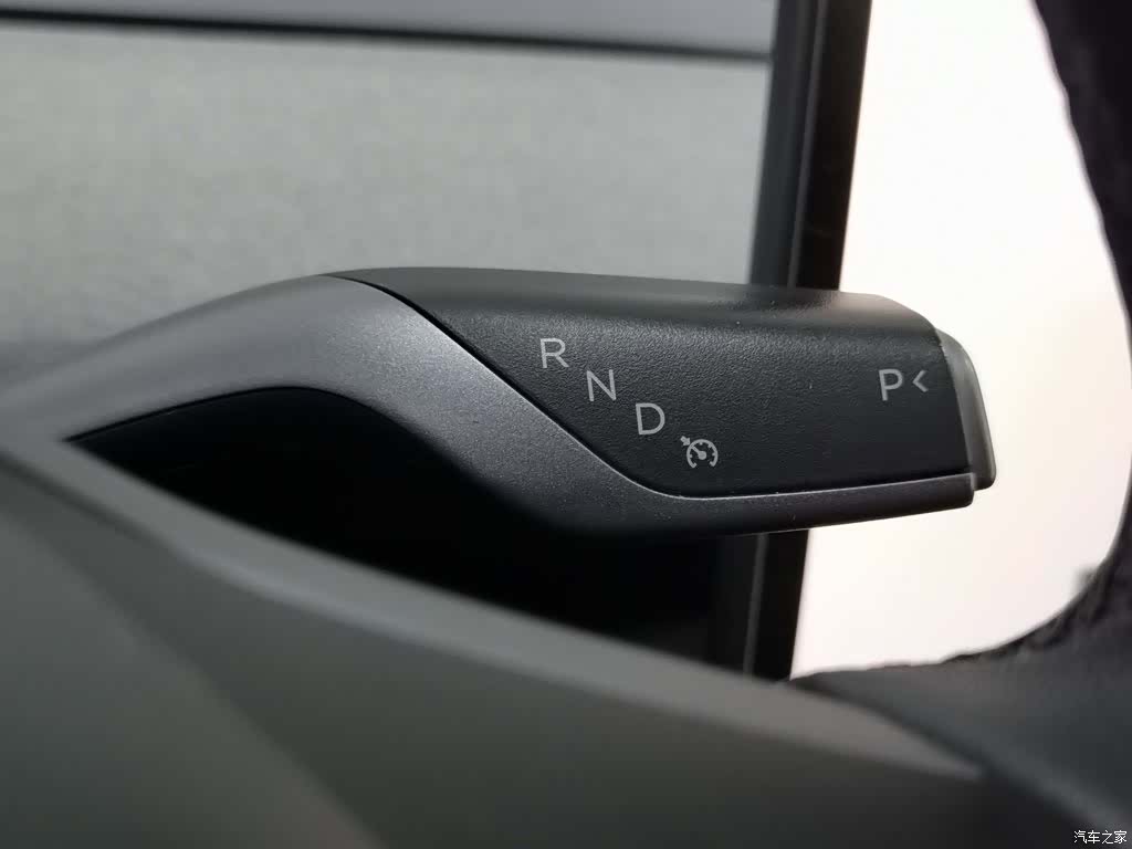 Tesla Model Y, 2024 13