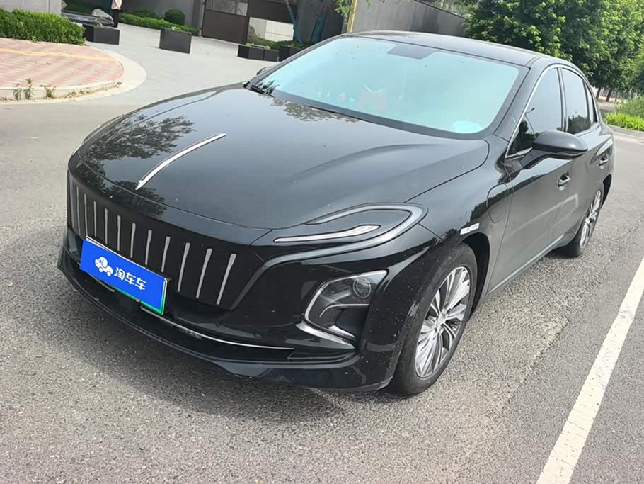 Hongqi E-QM5