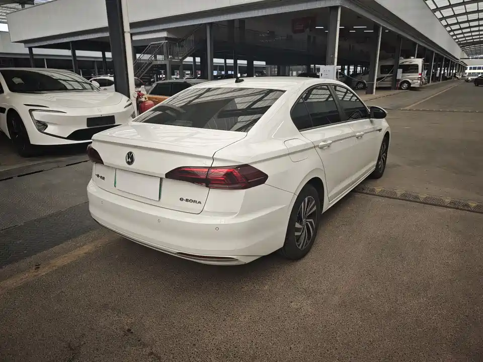 Volkswagen Bora Pure Electric