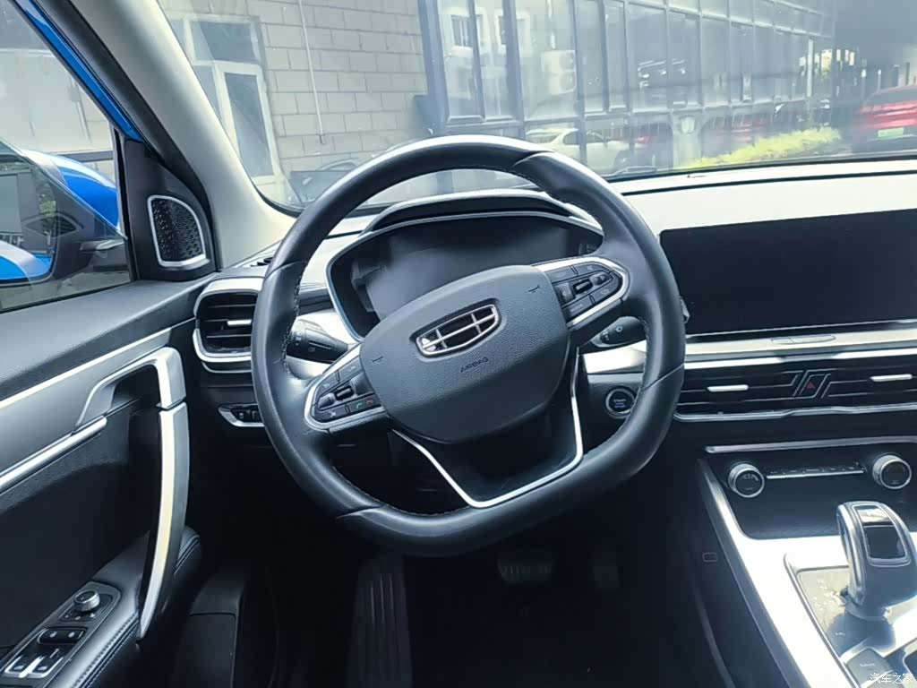 Geely Coolray, 2021 11