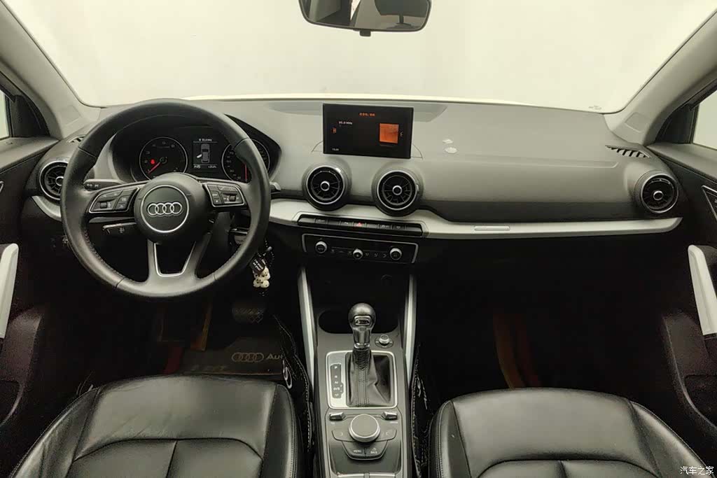 Audi Q2L, 2019 12