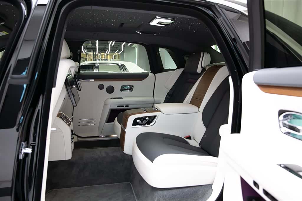 Rolls-Royce Ghost, 2021 11