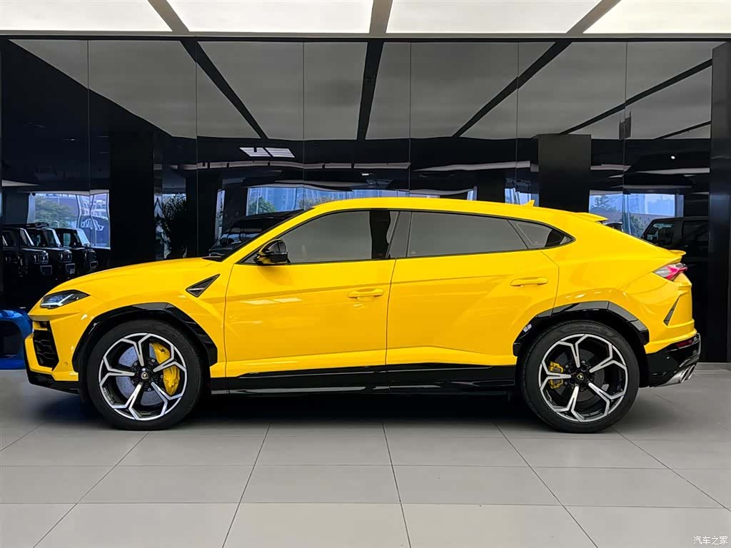 Lamborghini Urus, 2022 3