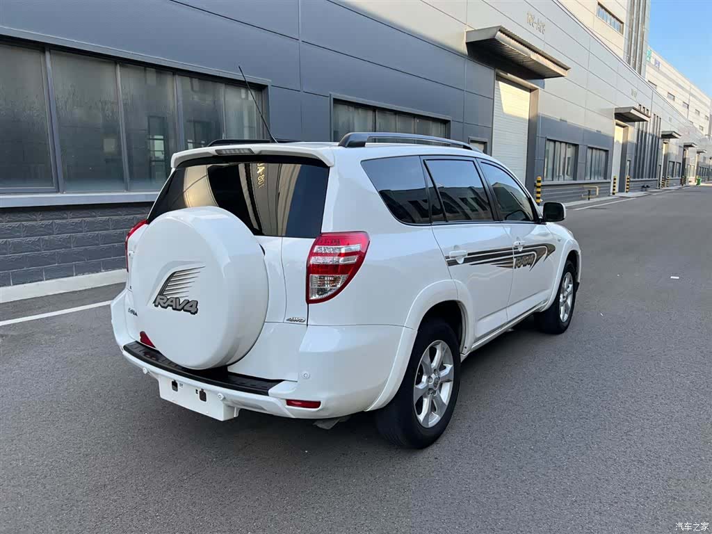 Toyota RAV4, 2011 4