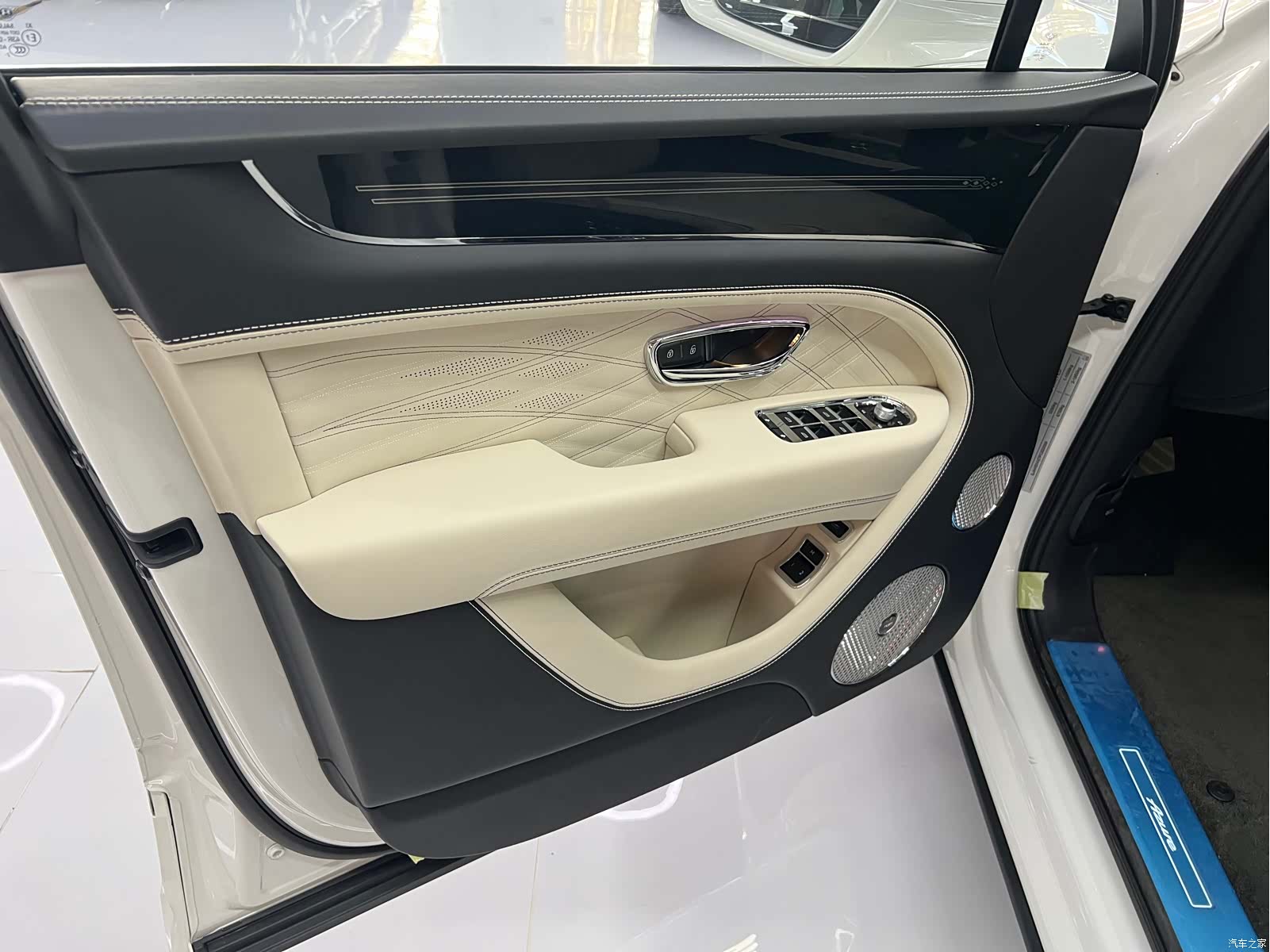 Bentley Bentayga, 2024 13