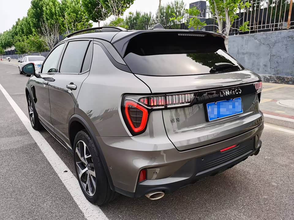 Lynk & Co 01