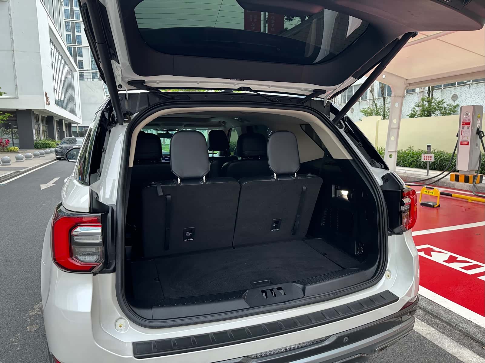 Ford Explorer, 2023 17