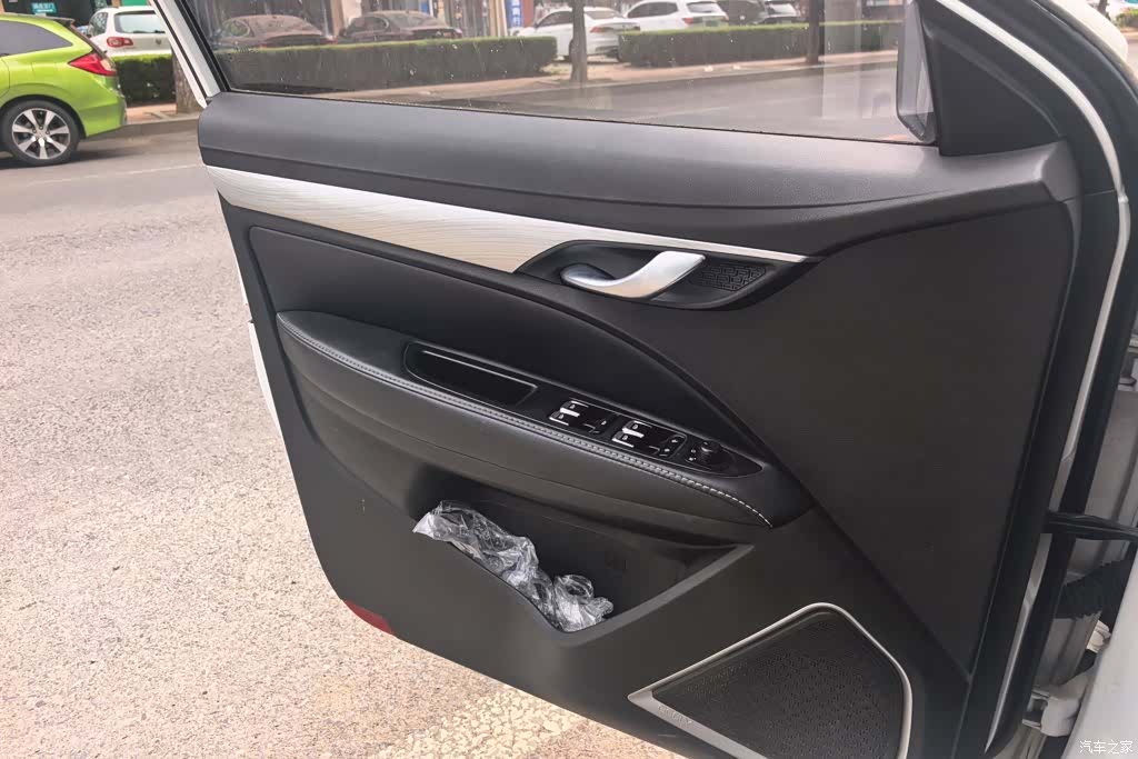 Geely Emgrand, 2020 7