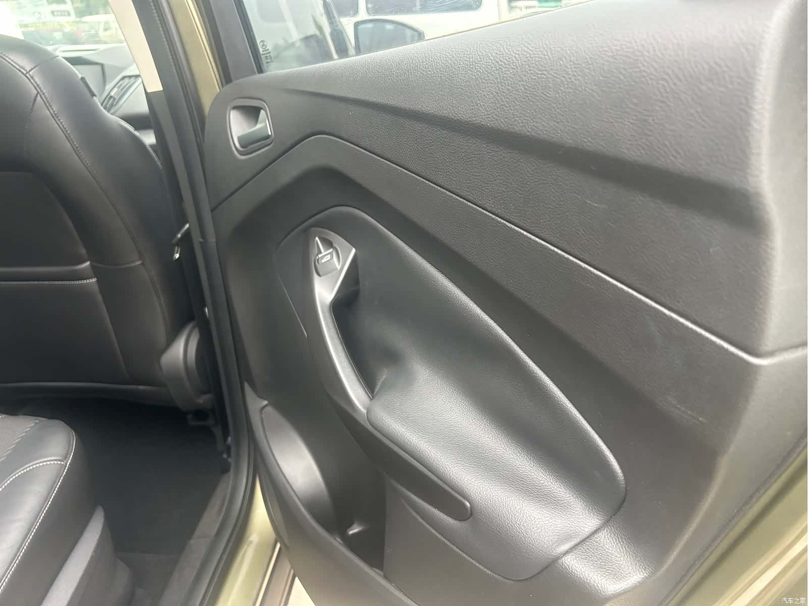 Ford Kuga, 2016 24