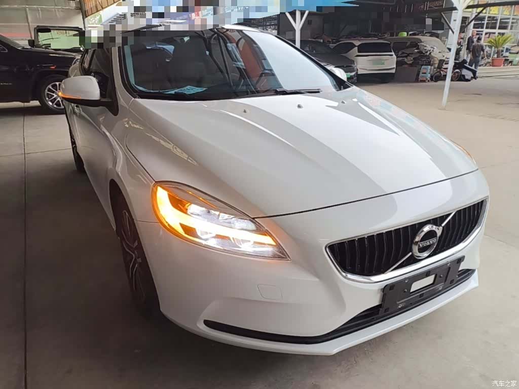 Volvo V40, 2019 4