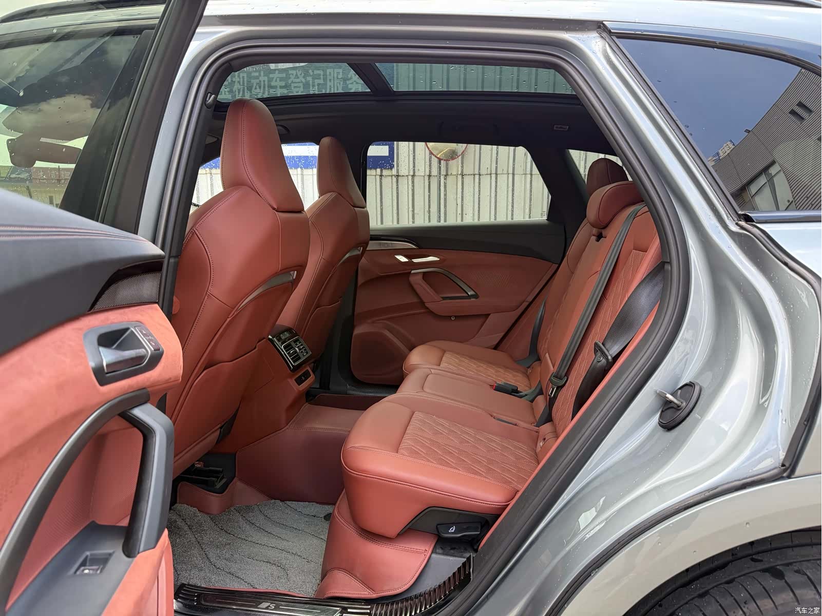 Audi Q5L, 2026 12