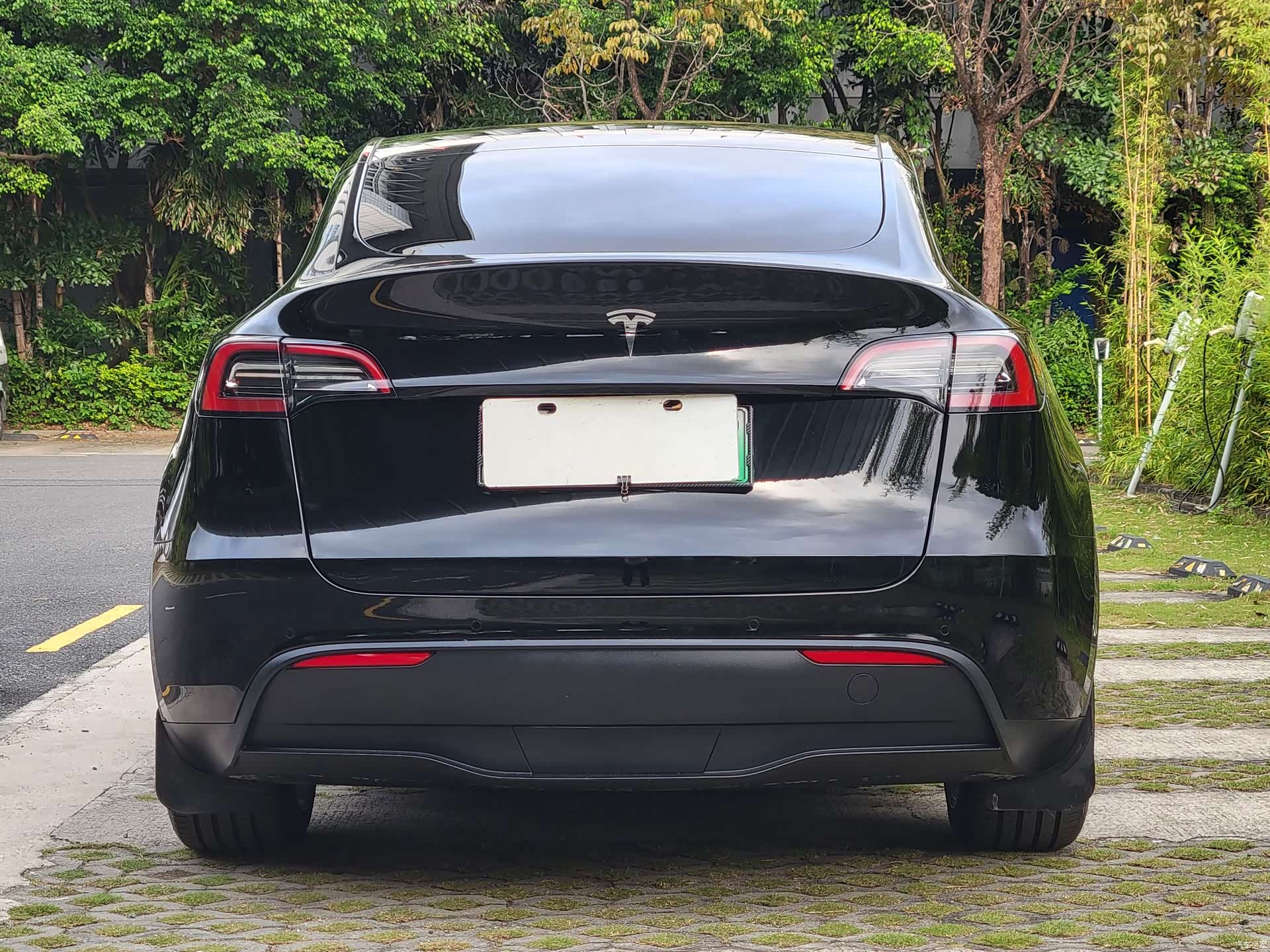 Tesla Model Y, 2023 14