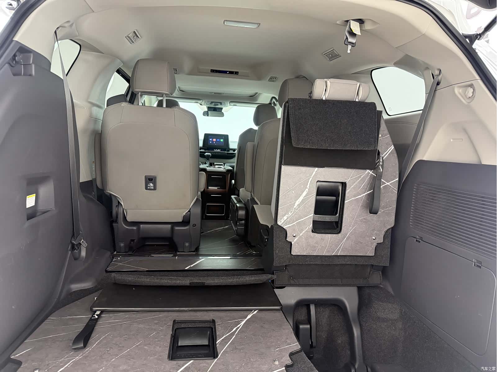 Toyota Sienna, 2023 18
