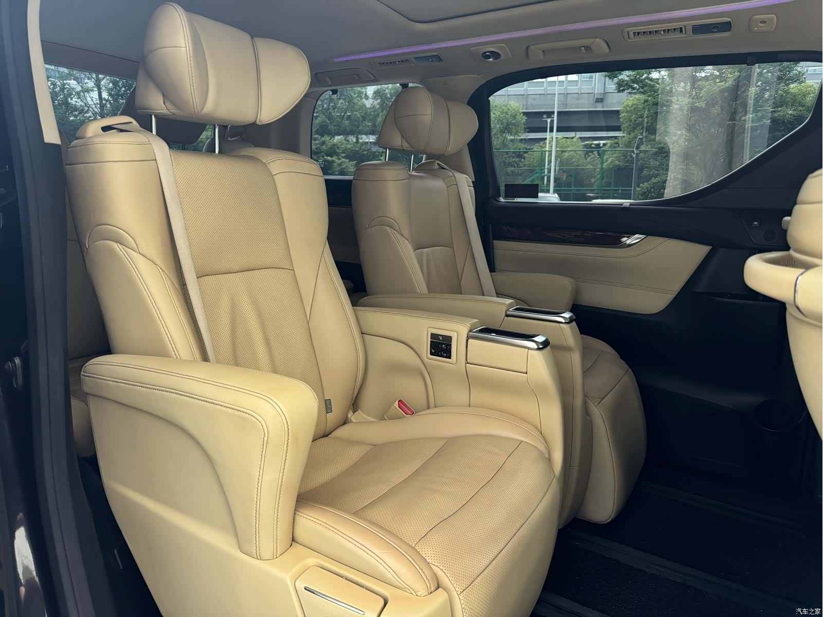 Toyota Alphard, 2019 17