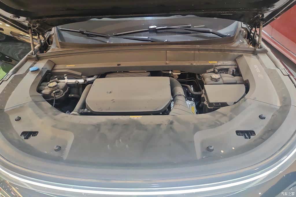 Li Auto L8, 2025 10