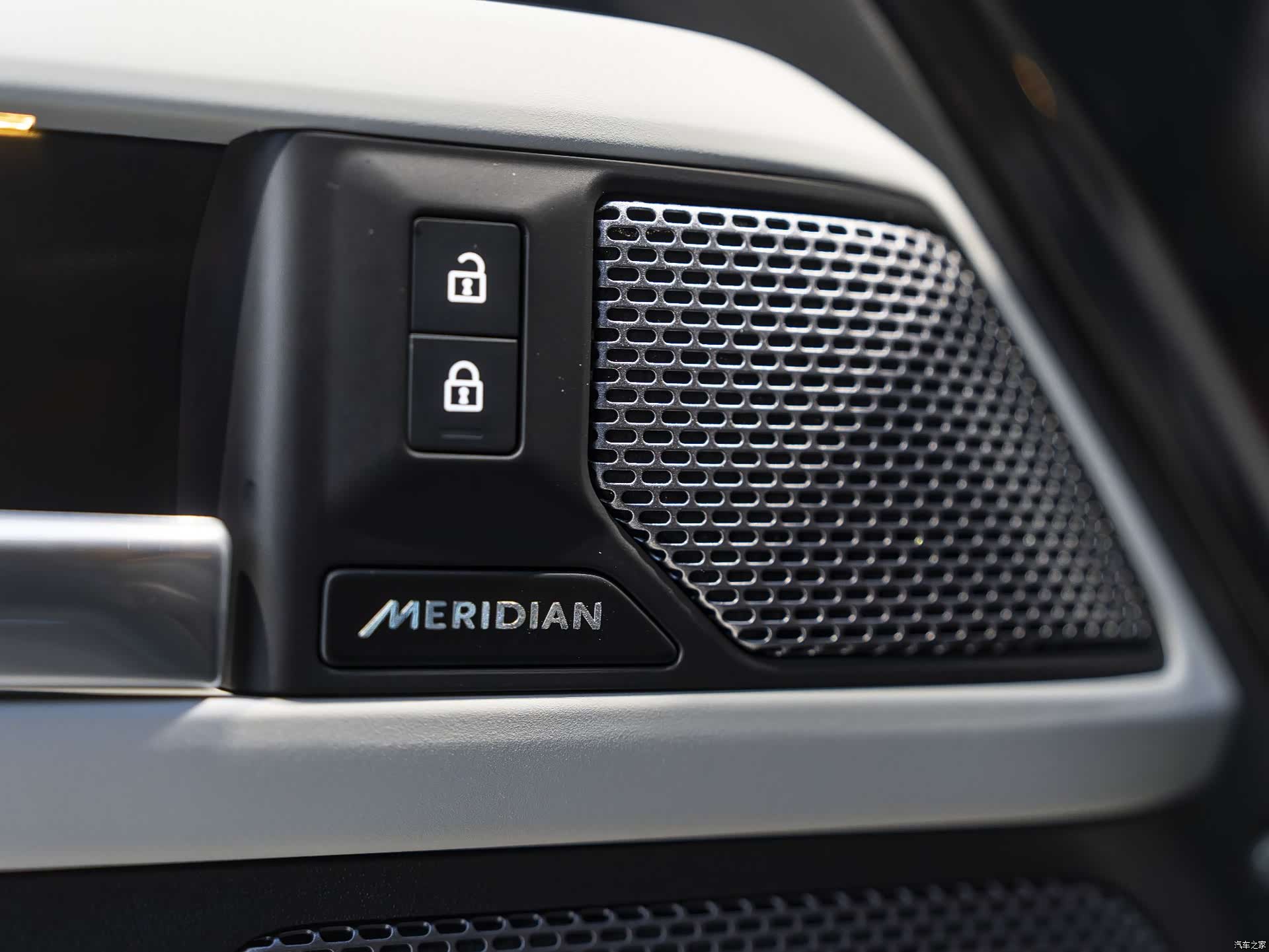 Land Rover Defender, 2024 17