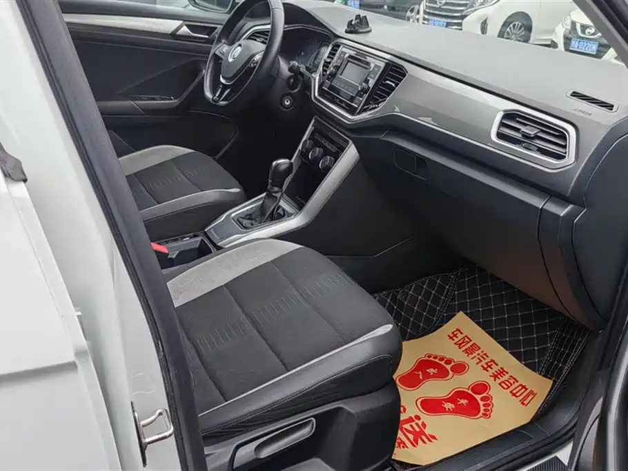 Volkswagen T-ROC exploring Songs