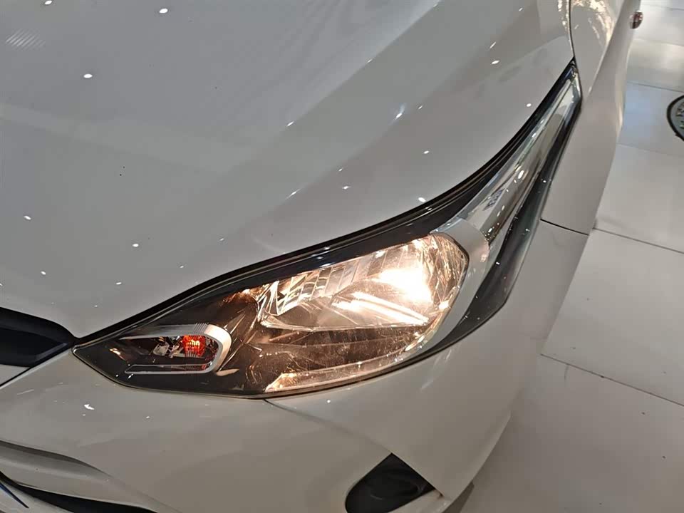 Toyota YARiS L to enjoy